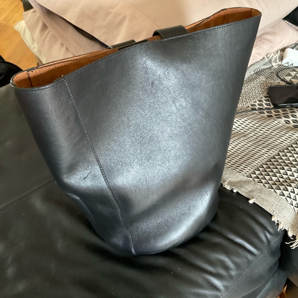 Zara Large Leather Bucket Bag

$239 - Picture 7 of 14